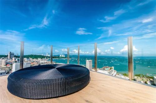 Apartamento Central Pattaya - Sea View Large Balcony Condo With Infinity Pool