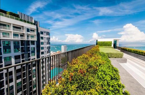 Apartamento Central Pattaya - Sea View Large Balcony Condo With Infinity Pool
