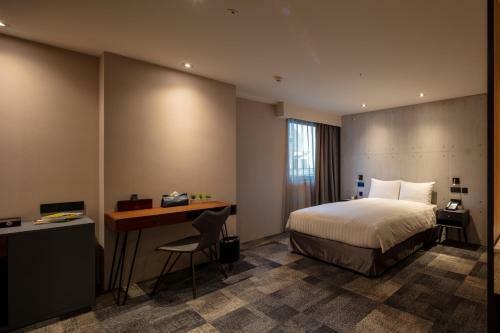 Quarantine Hotel - Roaders Plus Hotel - Theme