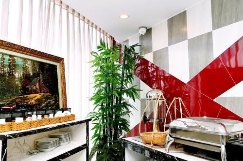 Hotel Ten Dollars