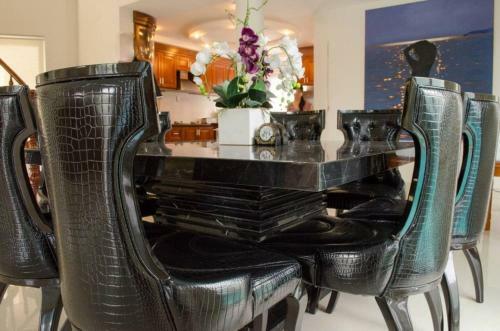 Apartamento Luxurious 6 Bedroom House