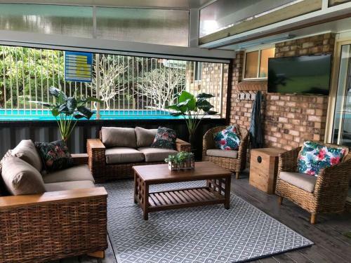 Pet Friendly Home With Pool And Boat Parking.