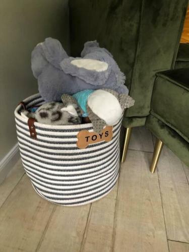 Pet Friendly Home With Pool And Boat Parking.