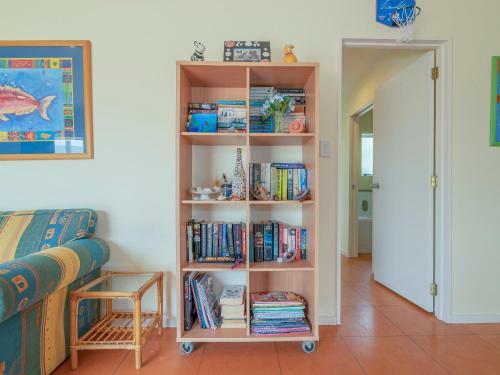 The Bungalow At Matarangi - Matarangi Holiday Home