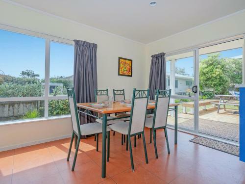 The Bungalow At Matarangi - Matarangi Holiday Home