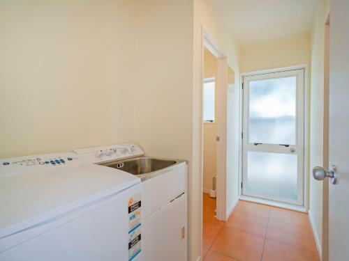 The Bungalow At Matarangi - Matarangi Holiday Home
