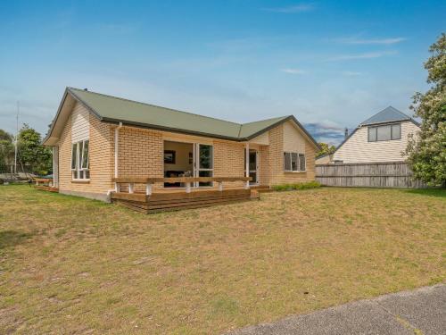 The Bungalow At Matarangi - Matarangi Holiday Home