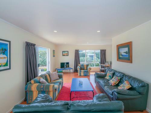 The Bungalow At Matarangi - Matarangi Holiday Home