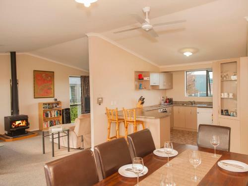 Going Coastal - Matarangi Holiday Home
