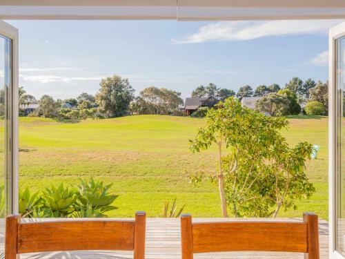 Golfers And Beach Lovers Dream - Matarangi Holiday House