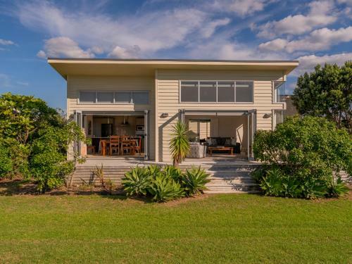 Golfers And Beach Lovers Dream - Matarangi Holiday House