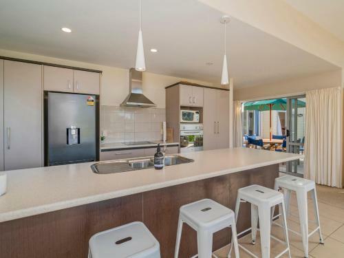 Golfers And Beach Lovers Dream - Matarangi Holiday House