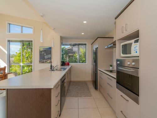 Golfers And Beach Lovers Dream - Matarangi Holiday House