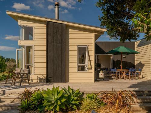 Golfers And Beach Lovers Dream - Matarangi Holiday House