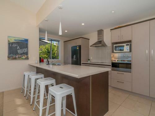 Golfers And Beach Lovers Dream - Matarangi Holiday House