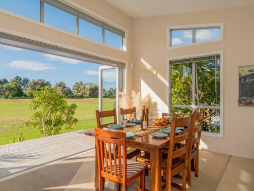 Golfers And Beach Lovers Dream - Matarangi Holiday House