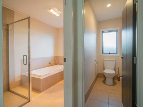 Golfers And Beach Lovers Dream - Matarangi Holiday House