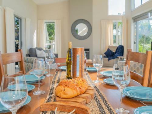 Golfers And Beach Lovers Dream - Matarangi Holiday House