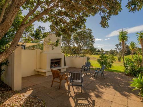 Golfers And Beach Lovers Dream - Matarangi Holiday House