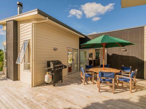 Golfers And Beach Lovers Dream - Matarangi Holiday House