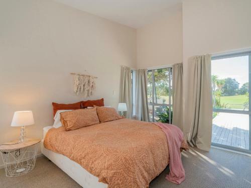 Golfers And Beach Lovers Dream - Matarangi Holiday House