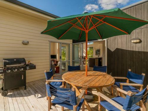 Golfers And Beach Lovers Dream - Matarangi Holiday House