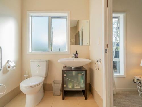 Golfers And Beach Lovers Dream - Matarangi Holiday House