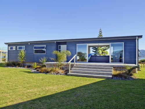 Absolute Waterfront - Matarangi Holiday Home