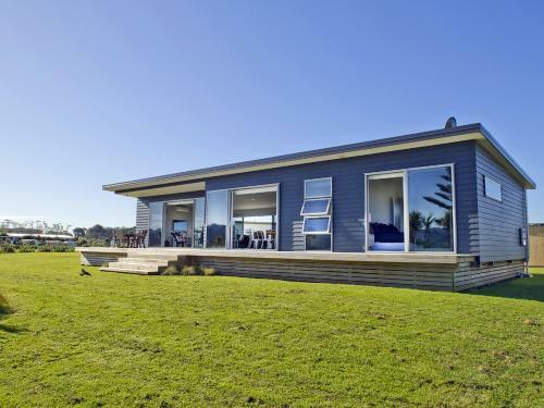 Absolute Waterfront - Matarangi Holiday Home