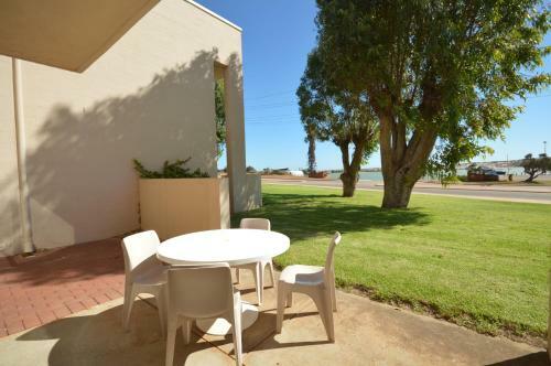 Riverview Holiday Apartment 2 - Kalbarri Wa