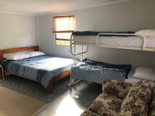 Kiwi Bach At Cooks - Cooks Beach Holiday Home