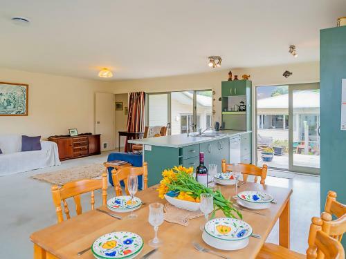Oyster Haven - Cooks Beach Holiday Home