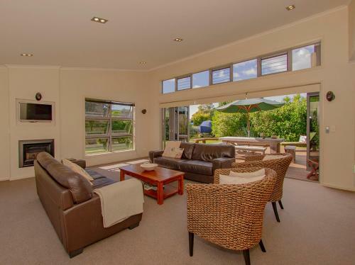 Cooks Getaway - Cooks Beach Holiday Home