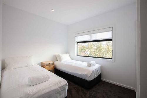 Stone & Crow - Beautiful Home Away From Home!