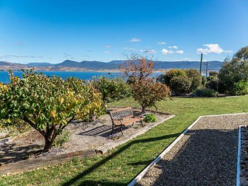 Jerrara Lakehouse- Stunning Views!