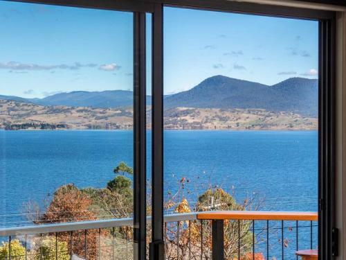 Jerrara Lakehouse- Stunning Views!