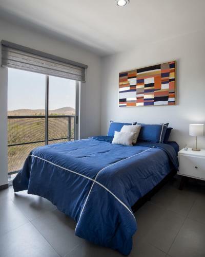 Spacious 2 Bedroom Apartment With Beautiful Sunset