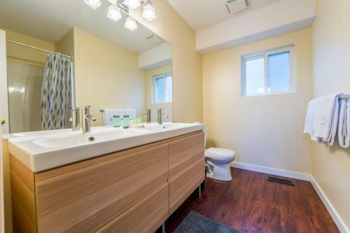 Apartamento Cheerful 4 Bedroom House In Peachland