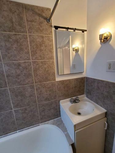 Pet Friendly  Tv + Netflix  Room C