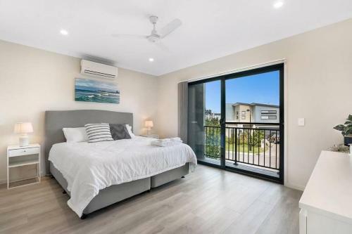 Gold Coast Theme Parks Up To 8 Guests Modern House