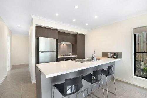 Gold Coast Theme Parks Up To 8 Guests Modern House