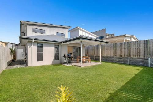 Gold Coast Theme Parks Up To 8 Guests Modern House