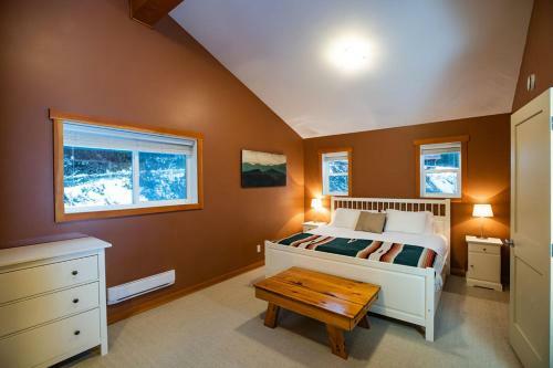 Stoke Cabin By Revelstoke Vacations