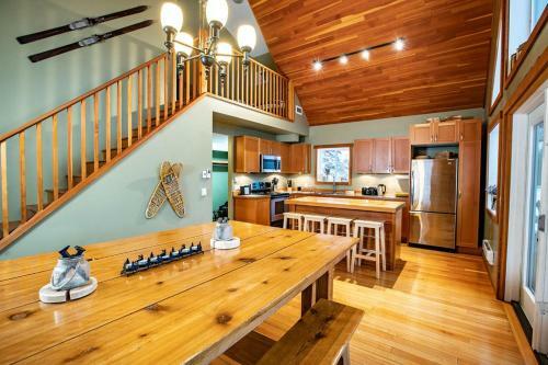 Stoke Cabin By Revelstoke Vacations
