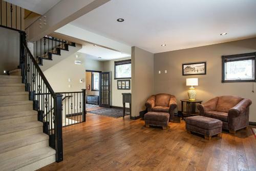 Mountain Gateway By Revelstoke Vacations