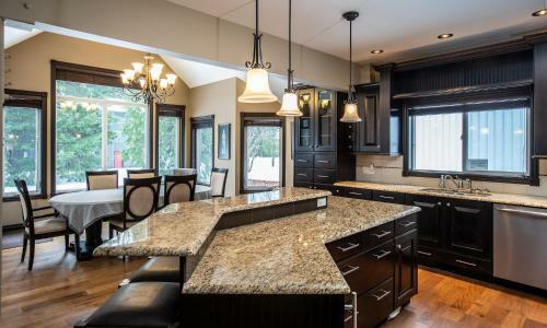 Mountain Gateway By Revelstoke Vacations