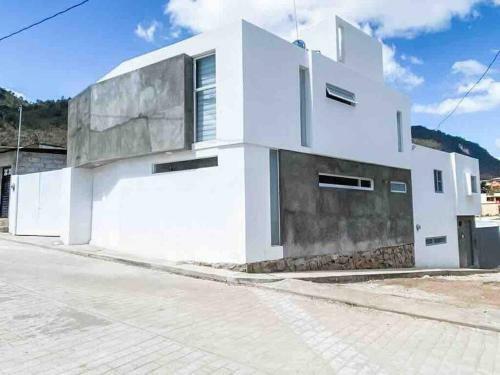 Casa Moderna, Ideal Para Disfrutar En Familia