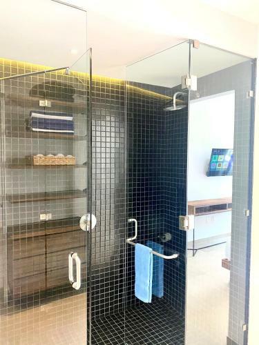 2 Bdrm Fresh View Remodeled Unit Wifi & Parking