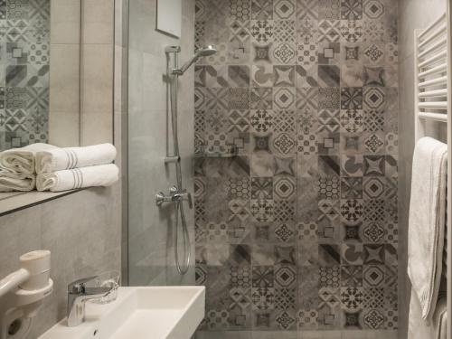 Plush Apartment In Ischgl With Sauna, Parking, Bubble Bath