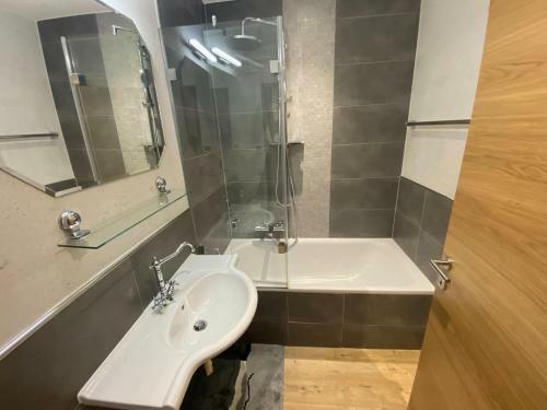 Comfortable Apartment In Kitzb�hel With Garden
